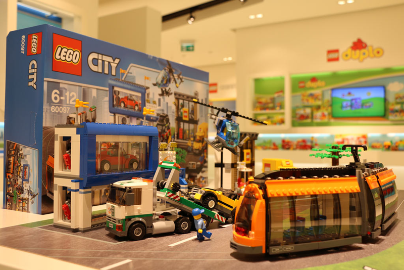 Illustration for article titled The 2015 Nuremberg Toy Fair images show all the amazing upcoming Lego